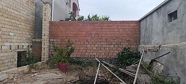 bina az seki: Satış üçün: hasarlı həyət və tikili karkası - Geniş darvazalı giriş — 4