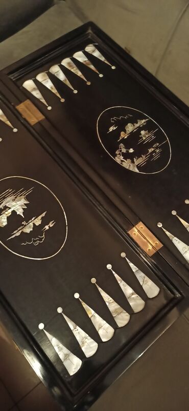 Sandıqlar: Əl işinə bənzər lak qutusu – şərq nağılı üslublu miniatür rəsmlə. - — 14