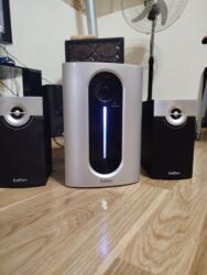 Mikrofonlar: Edifier R323 səs gücləndirici Salam. Kalonka tam işləkdir. Səs artiran