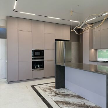 Sifarişlə mətbəx mebeli: Sifarişlə mətbəx dəsti, Özü çəkən petlələr, Mat laminat, Kredit var, Pulsuz çatdırılma — 6