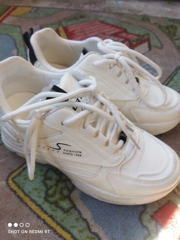 santal 33: Кроссовки и спортивная обувь