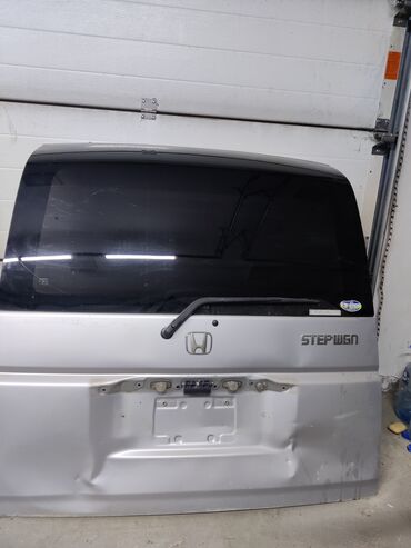 honda stepwgn спойлер: Крышка багажника Honda 2002 г., Б/у, цвет - Серебристый,Оригинал
