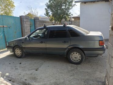 купить бу шины: Volkswagen Passat: 1989 г., Механика, Седан