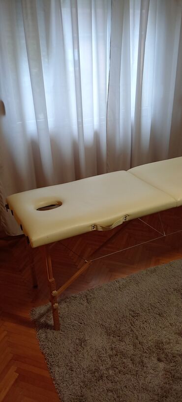 Medical furniture: Prodajem krevet za masazu u odlicnom stanju. Povoljno Moze da se