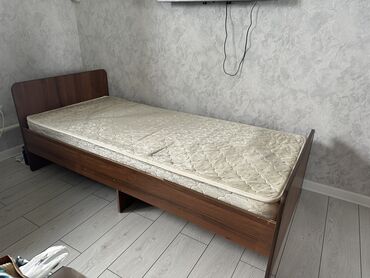 продать кровать: Полуторная Кровать, Б/у