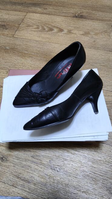 продаем туфли: Туфли 37, цвет - Черный