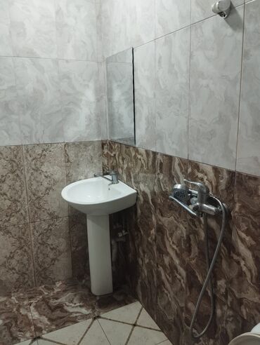 Uzunmüddətli kirayə mənzillər: Tecili Zabrat Mehemmedi yolunda radarin yaninda 2 otaqli adelni heyet — 10