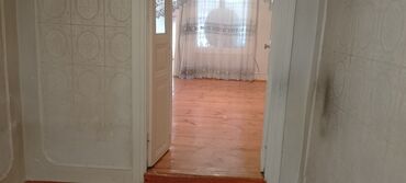 hovsan satiliq evler: Gəncə, 3 otaqlı, Köhnə tikili, 1 kv. m