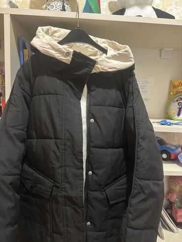 женские короткие пальто: Qışlıq qadın/palto tipli şişmə gödəkçə - Rəng: qara, kontrast açıq