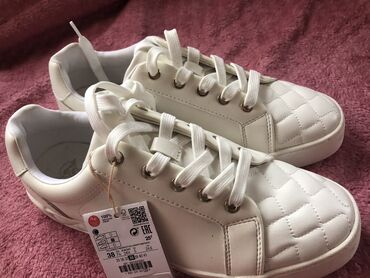 Sneakers & Athletic shoes: Stradivarius, 38, color - White