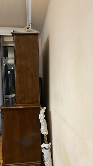 qedimi bufet: Qədimi üslubda vitrinali bufet Materiali qoz agacidi,50- ci illerde — 2