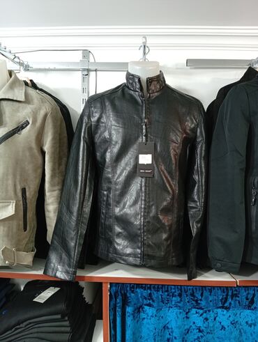 дождевик купить в баку: Kişi üçün dəri gödəkcə - Rəng: qara - Model: düz kəsim, minimal