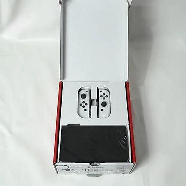 uticnica za ta pec: Uz konzolu dolazi: Tablet (konzola) Dock (postolje za TV) Joy-Con — 8