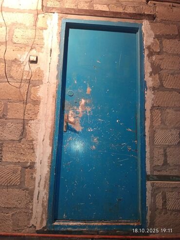 новый стиль двери баку: İşlənmiş Giriş qapısı Glazok ilə, Zəmanətsiz, Ünvandan götürmə