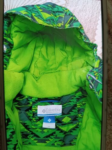 Верхняя одежда: Яркая детская зимняя куртка Columbia с капюшоном, для детей 8-12 лет — 12
