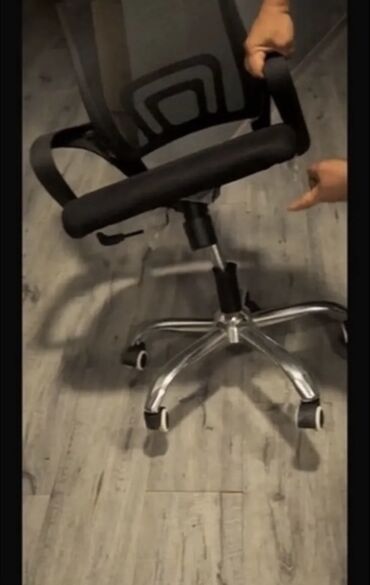 xacmaz mebel: Təkərli, Qolları tənzimlənmir