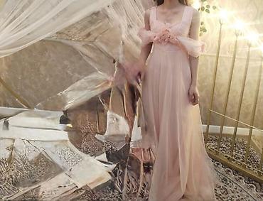ziyafət tulum: Pudra-çəhrayı rəngdə uzun ziyafət/libas - Model: yüngül, axıcı şifon — 3