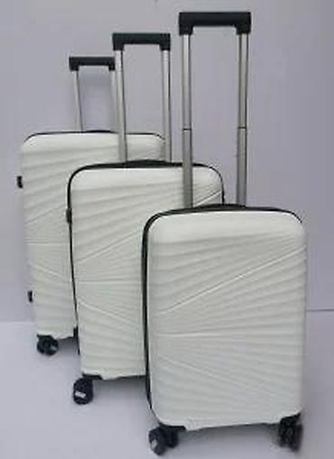 Putni koferi i torbe: === PART 1: TEXTUAL DESCRIPTION === Set od tri bela kofera sa tvrdim — 17