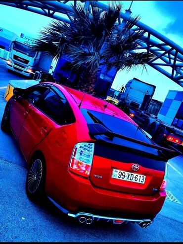 Toyota Prius: 1.5 л | Хэтчбэк