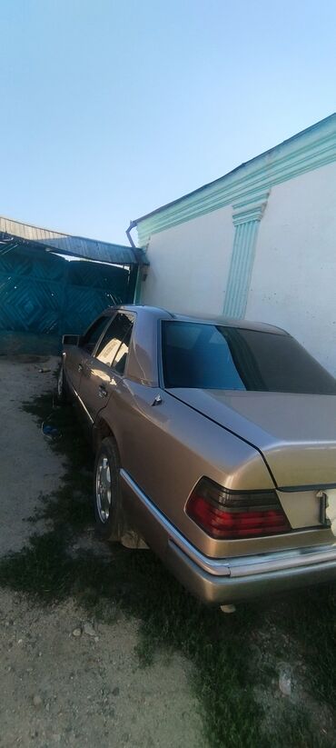 стартер спринтер 2.7: Mercedes-Benz : 1993 г., 2.2 л, Механика, Бензин, Седан