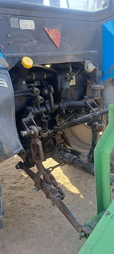 Traktorlar: Belarus MTZ 821 traktor - Rəng: mavi, kabinli - 4x4 (ön aparıcı — 8
