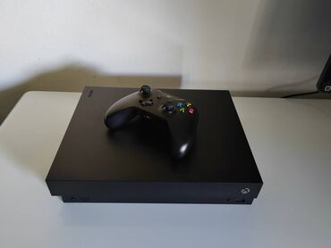 iphone 100 euro: XBOX One X 1Tb Prodajem Xbox One X konzolu, polovna, vrlo malo