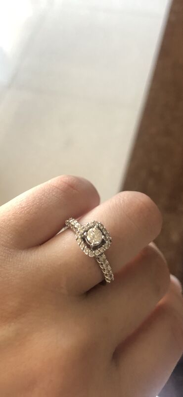 Sergiden türkiyeden sifarişle getirilib.premium modeldir qaşı böyükdür