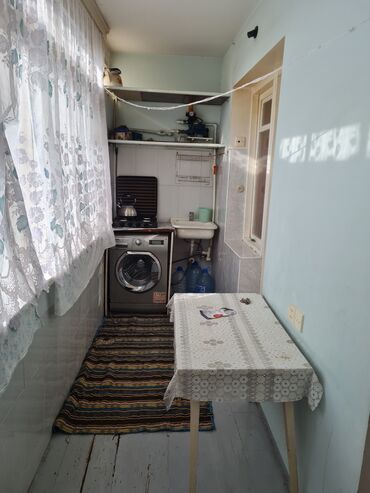 Uzunmüddətli kirayə mənzillər: Merdekanda pasolkada 3 otaqli bina evi uzunmuddetli kiraye verilir. 5 — 7