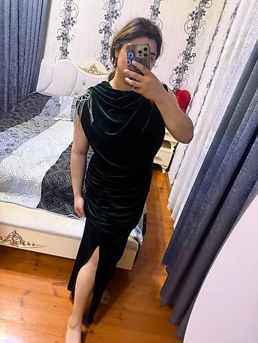 Zərif axşam/libas - Material: yumşaq məxmər - Rəng: tünd yaşıl -