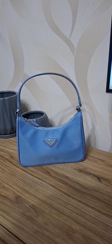 Məhsul: Prada mini çiyin çantası - Model: Hobo/Baguette stilində mini
