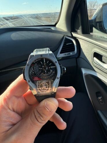 Qol saatları: İşlənmiş, Qol saatı, Hublot, rəng - Gümüşü