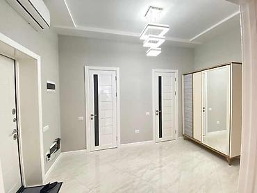 ucuz ev: 28 May metrosunun yaxınlığında 2 otaqlı mənzil kirayə verilir. 111 m² — 3