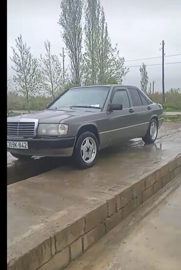 Mercedes-Benz: Mercedes-Benz 190: 2.1 l | 1991 il Sedan — 9