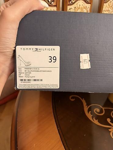 hil: Tommy Hilfiger qadın tuflisi 179 alinib, 40 satilir - Ölçü: 39 (qutu — 4