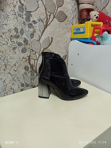tebii sac: Ölçü: 37, rəng - Qara, İşlənmiş — 1
