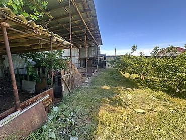 Продажа коттеджей и домов: Продаётся жилой дом с большим земельным участком и хозпостройками. с — 8