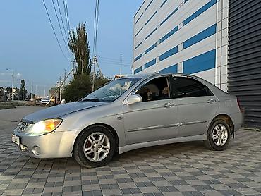 385 55: Продаётся седан Kia Cerato серебристого цвета. Автомобиль 4-дверный — 4