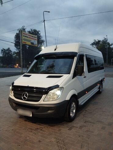 белого цвета: Mercedes-Benz Sprinter: 2011 г., 2.7 л, Механика, Дизель, Бус