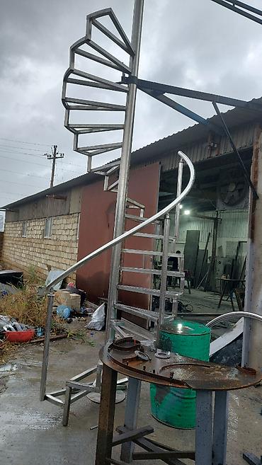 Ev üçün digər mallar: Pilləkən dizayn və layihələri. Kiçik şaquli məsafələrə bölünməklə iri — 2