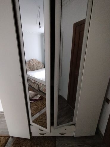 тумбочка с зеркалом в спальню: Шкаф для одежды, Б/у, Прямой, Дерево