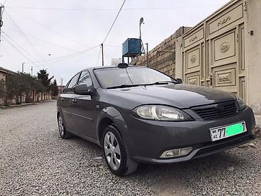 prius spoyler: Avtomobil: Sedan, yas asvalt rəng Kuzov: 4 qapı, arxa spoyler konturlu — 1