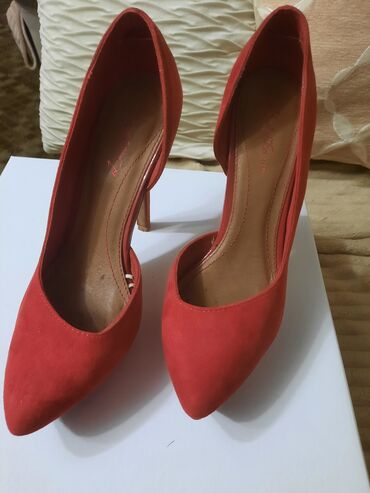 Salonke: Salonke, Bershka, 37 — 6