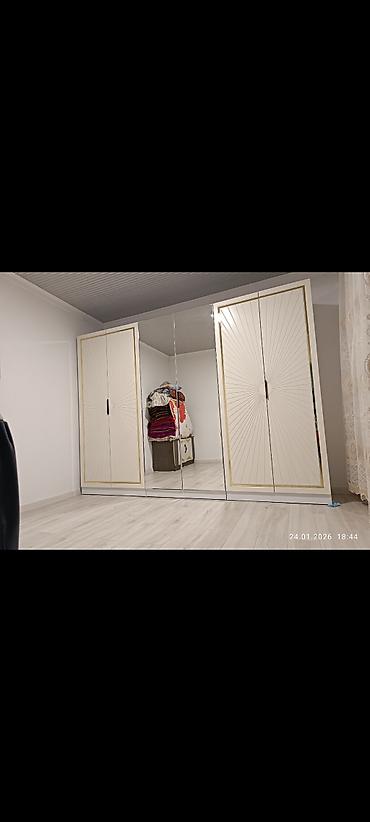 standing mirror: 6 эшиктуу шкаф. Узундугу 3метр. Туурасы 2.40 . 20 полкасы бар — 1