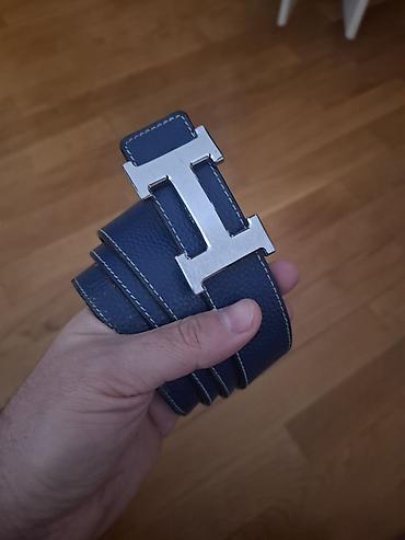Mavi rəngli dəri kəmər, metal “H” formalı toka ilə. - Material