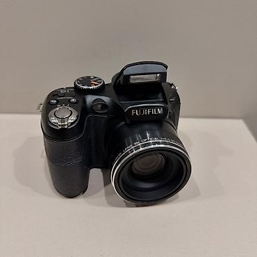 Fujifilm FinePix S2980 — компактная «ультразум»-камера с удобным