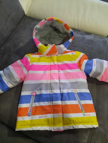 Dečija odeća i obuća: Zimska topla jakna za devojčice, malo nošena, skoro nova, 3-4 godine