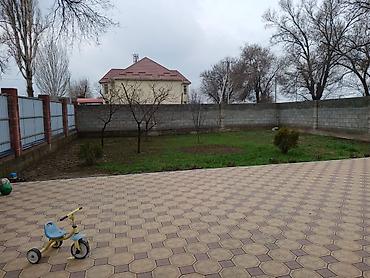 Продажа коттеджей и домов: Продаётся дом в самом центре городо Шопоков с участком 5.2 сотка,по — 9