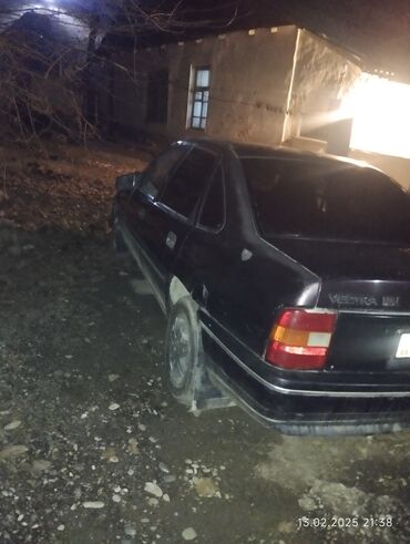 Opel: Opel Vectra: 1992 г., 1.8 л, Механика, Бензин, Седан