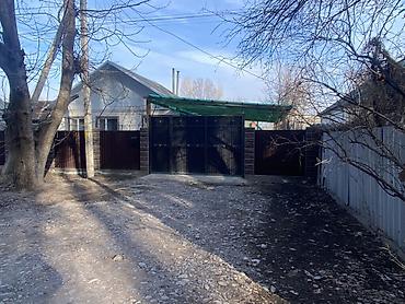 Продажа коттеджей и домов: Продаётся жилой дом с участком. Основные параметры: - Отдельно — 2