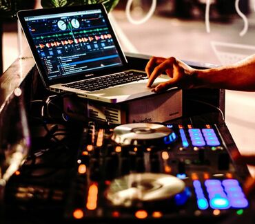 Fişənglər şousu: Dj axtarırsız? o zaman düz elandasız😎🤟🏽 Toy👰🏼🤵🏻 Nişan💍 Xınayaxdı💃🏻 Ad